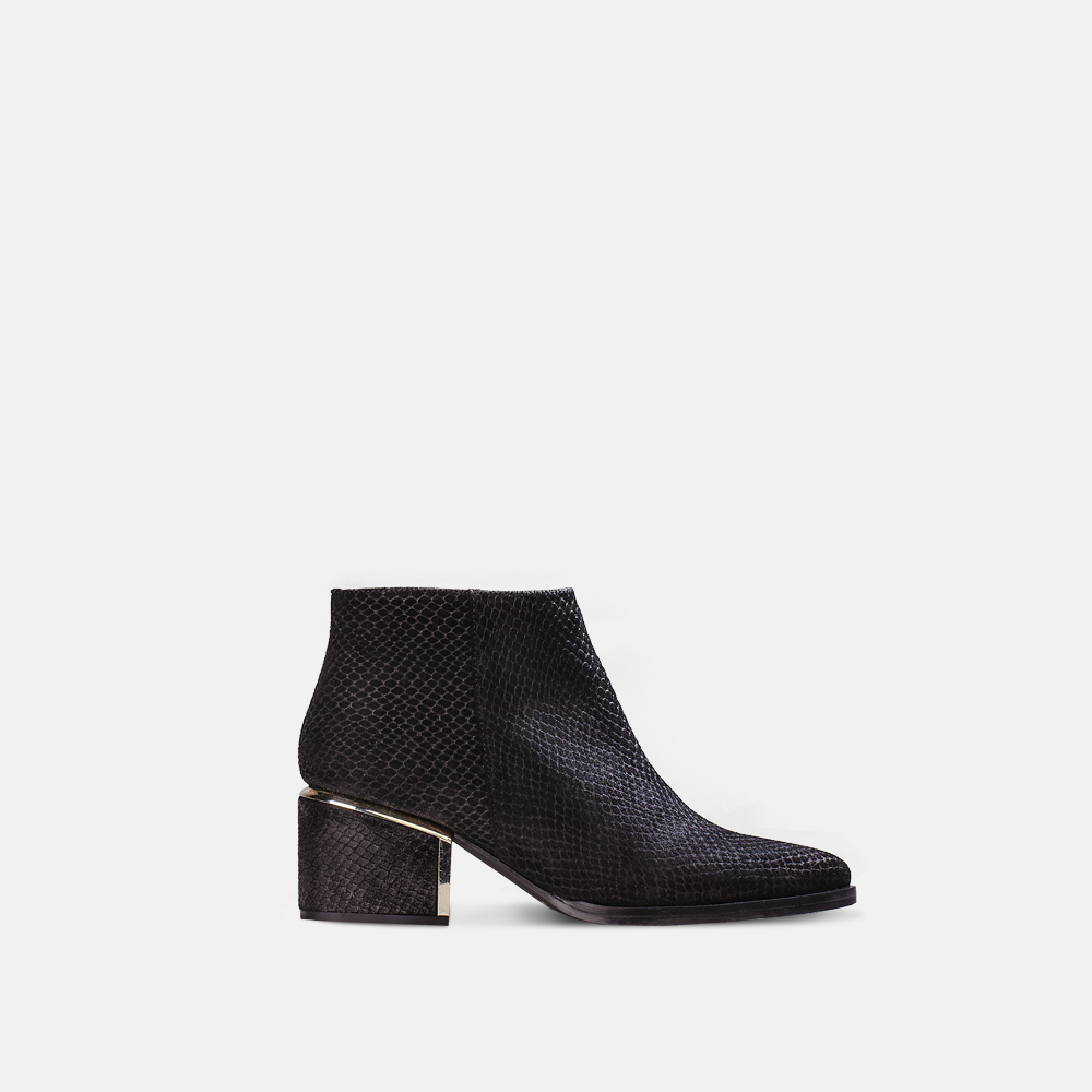 Carela Shoes